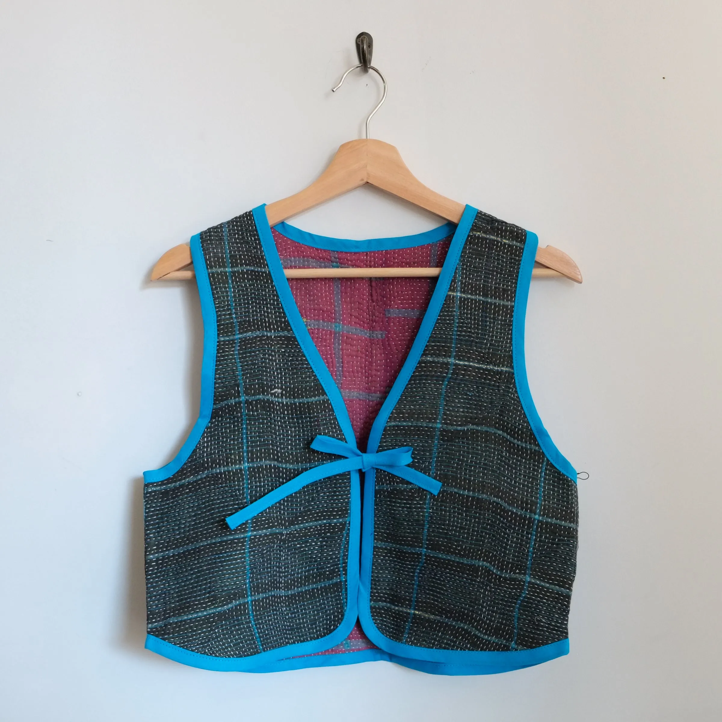 Amelia Sleeve Vest Dark Grey and Blue Plaid XS090