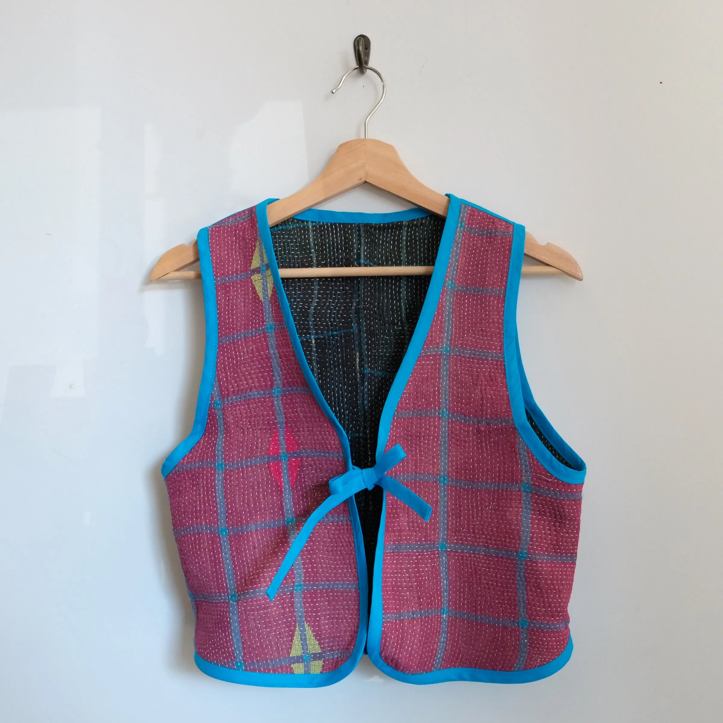 Amelia Sleeve Vest Dark Grey and Blue Plaid XS090