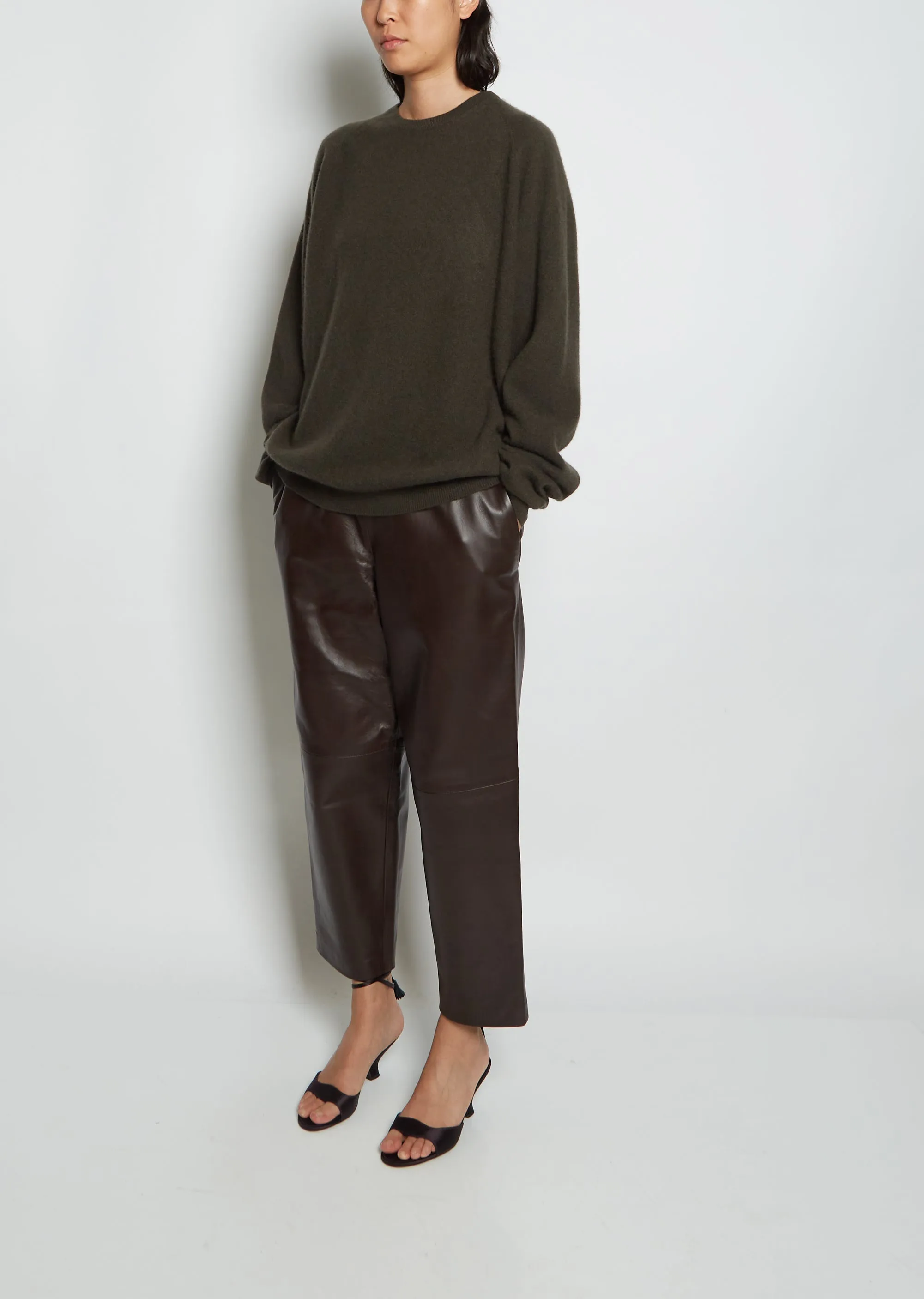 Boyfriend R-Neck Cashmere Sweater — Black Olive