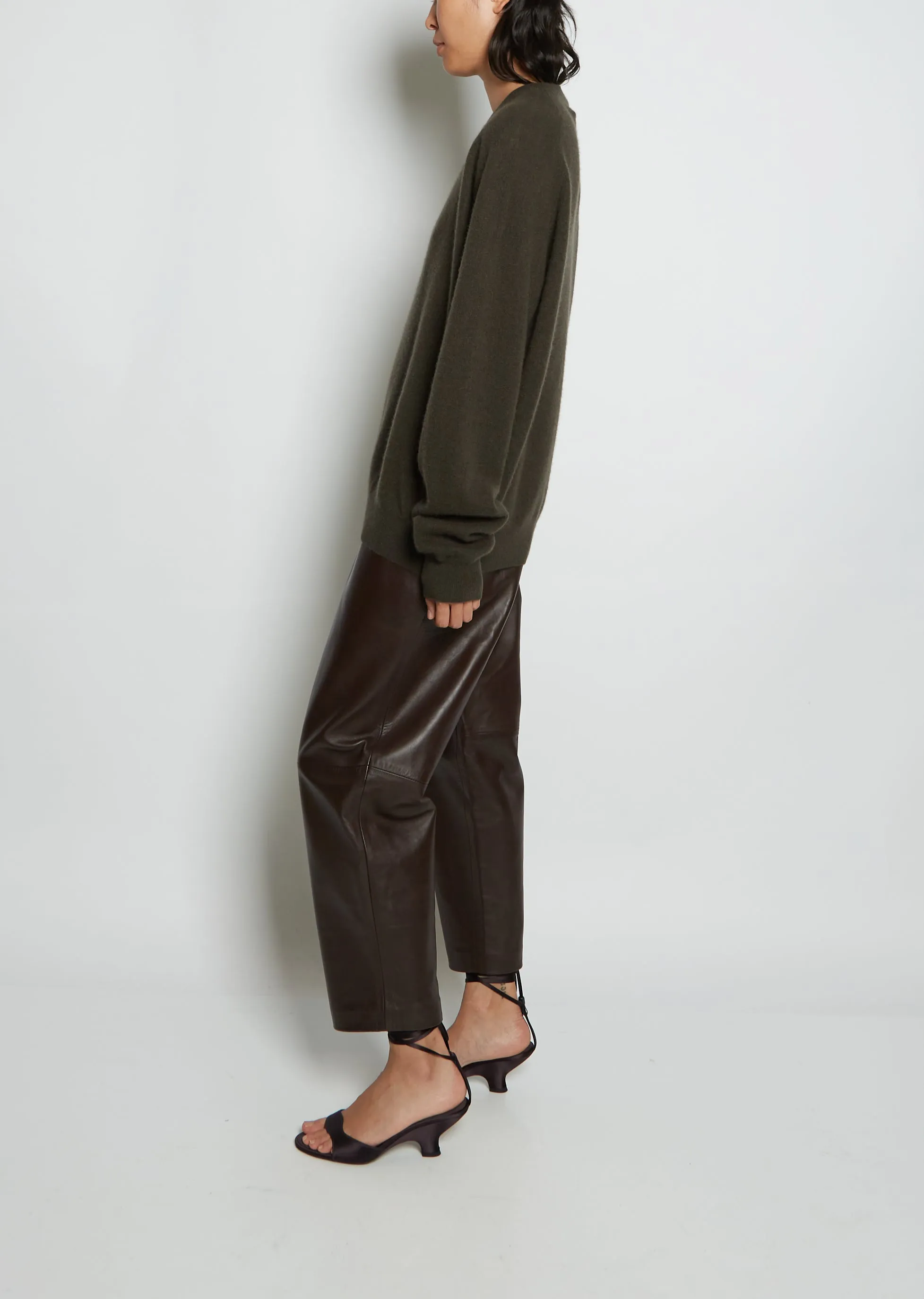 Boyfriend R-Neck Cashmere Sweater — Black Olive