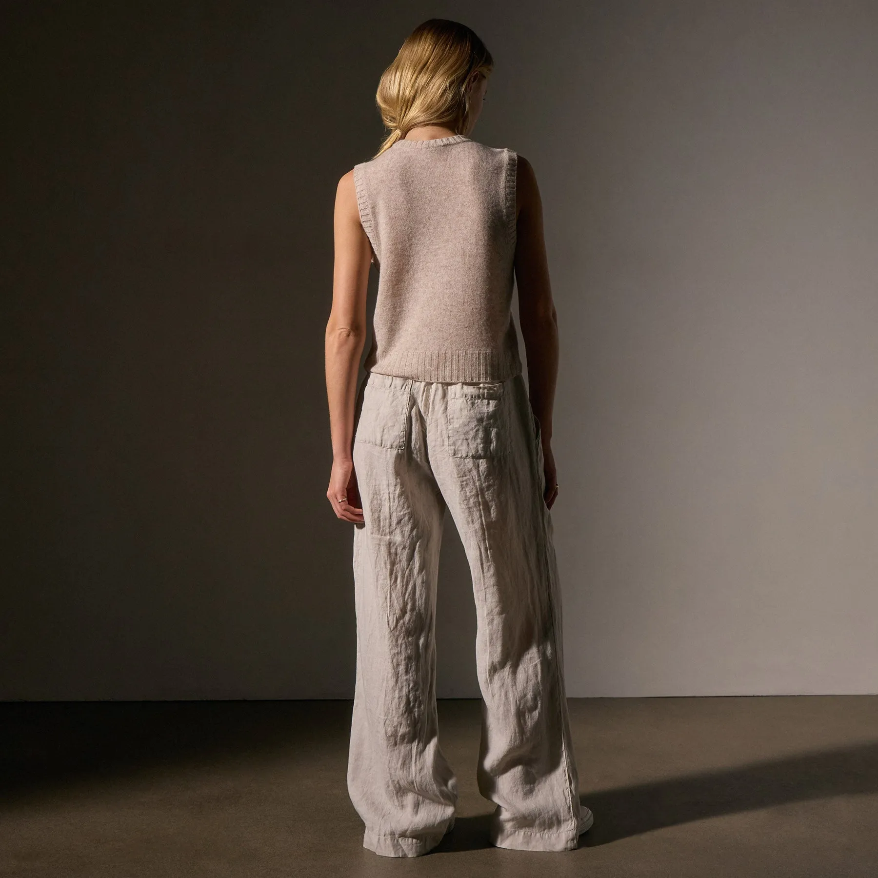 Soft Featherweight Cashmere Vest - Light Beige