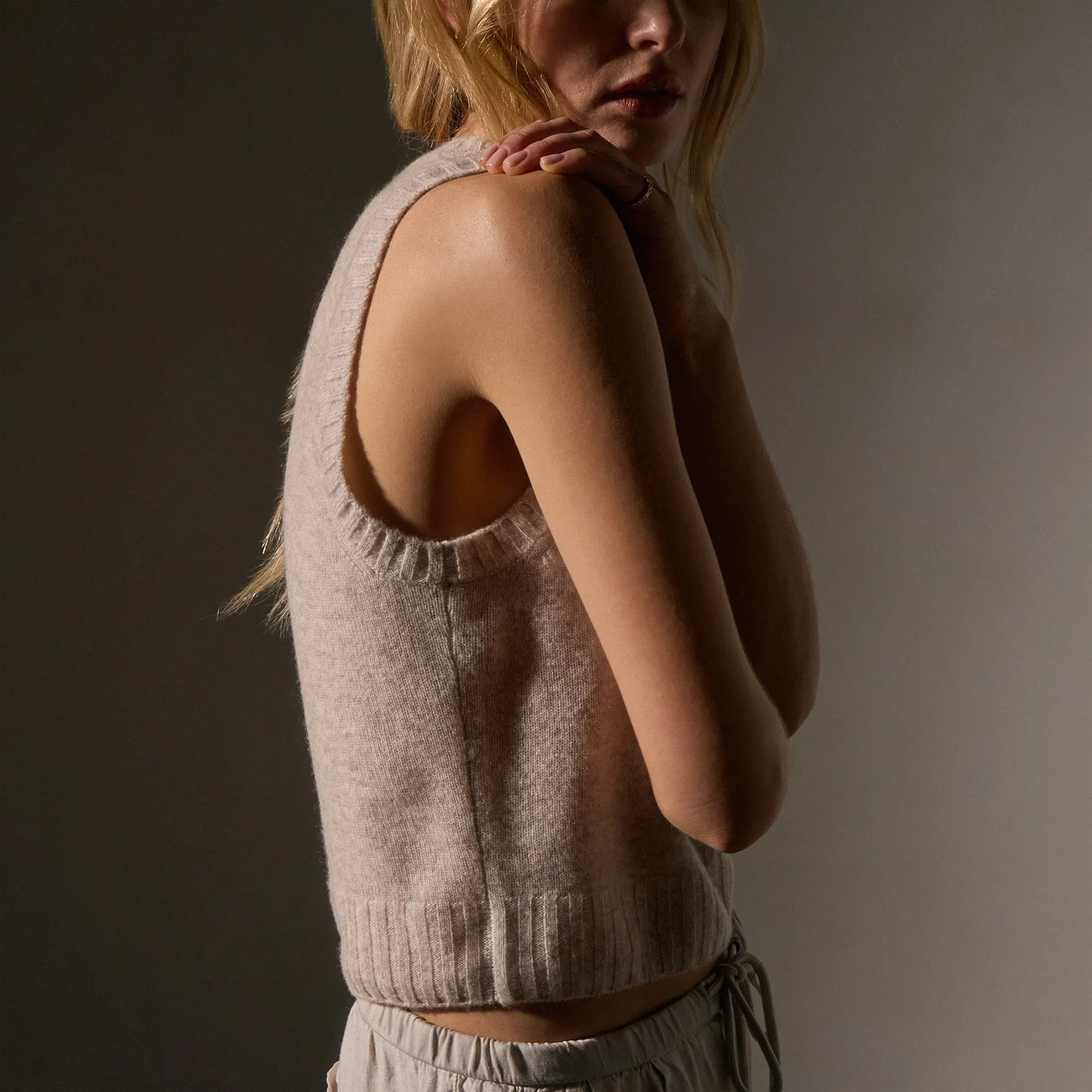 Soft Featherweight Cashmere Vest - Light Beige