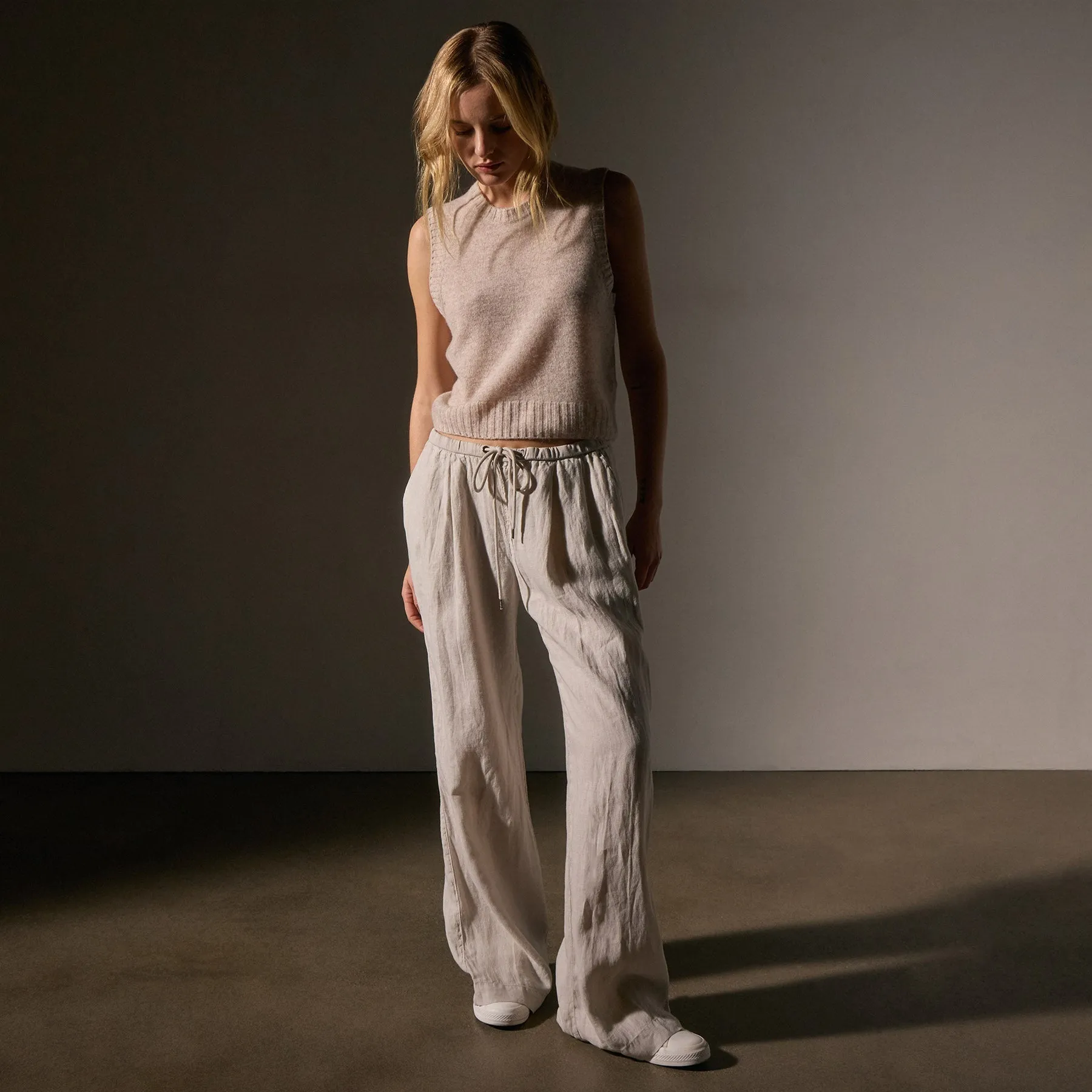 Soft Featherweight Cashmere Vest - Light Beige